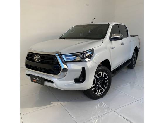 TOYOTA HILUX 2.8 D-4D TURBO DIESEL CD SRX 4X4 AUTOMÁTICO